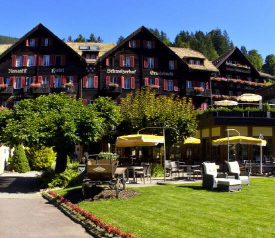 Beispiel: Außenansicht, Foto: Romantik Hotel Schweizerhof Grindelwald.