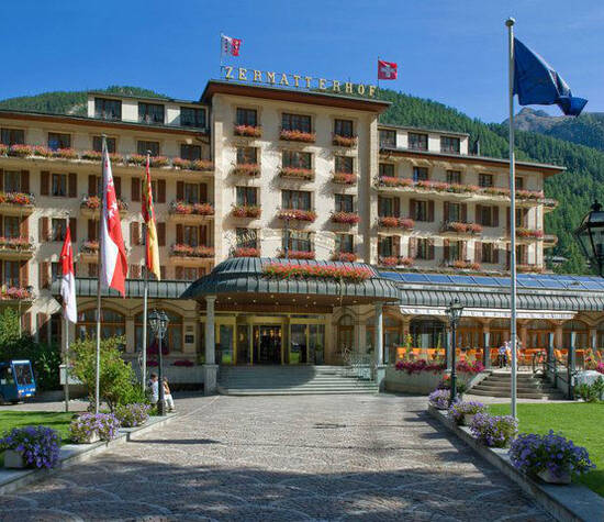 Beispiel: Außenansicht, Foto: Grand Hotel Zermatterhof.