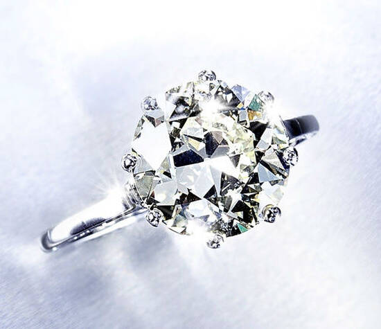 Beispiel: Diamantschmuck, Foto: Régine Giroud Juwelen.