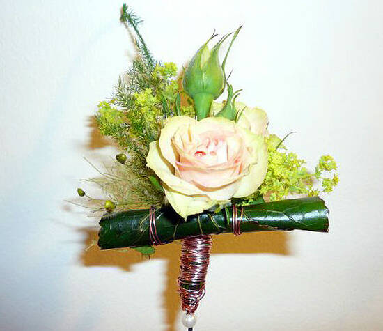 Beispiel: Anstecker, Foto: Blumen Au Bouquet.