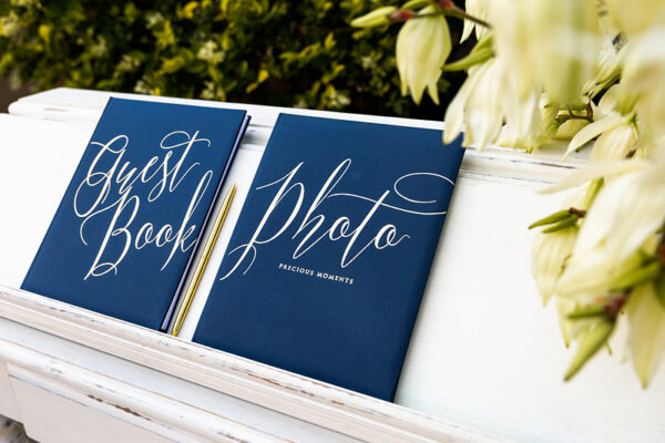 Gästebuch Hochzeit Signature Book Marineblaue und goldene Schrift "Guest Book".